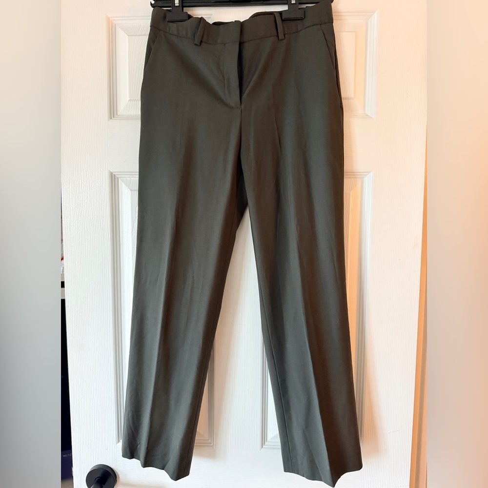 Theory Classic Straight-Leg Cropped Pants in Olive